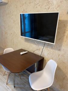 A television and/or entertainment centre at Colonel apartment 938