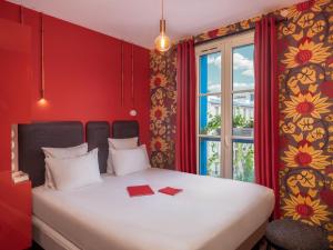 Ένα ή περισσότερα κρεβάτια σε δωμάτιο στο Hôtel Exquis