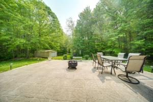 Κήπος έξω από το Secluded Ohio Getaway on 65 Acres!