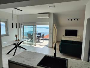 Televízia a/alebo spoločenská miestnosť v ubytovaní Eva Apartment 2