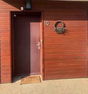 a wooden garage door with a wreath on it at Chambre privée avec SDB attenante in Vertou