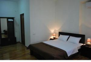 Postel nebo postele na pokoji v ubytování Guest House Dedoplisa