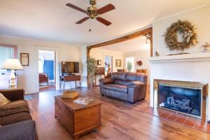 a living room with a couch and a fireplace at Sugar Cottage in Nashville