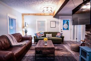 Et opholdsområde på Brown County Cottage