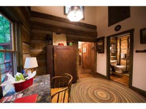 Kuchyň nebo kuchyňský kout v ubytování Grandma Barnes Cabin