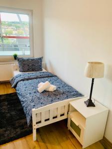 En eller flere senge i et værelse på Apartment-Hohenstein + 11 billeder