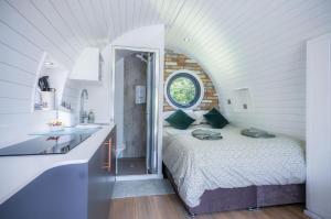 a bedroom with a bed and a sink in a room at Woody's - 1 Bedroom Pod - Cold Inn in East Williamston