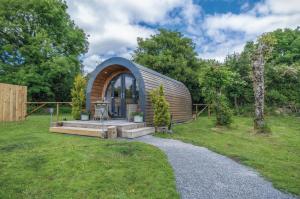 a small circular house in the middle of a field at Woody's - 1 Bedroom Pod - Cold Inn in East Williamston