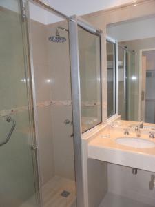 Een badkamer bij Hotel Orly