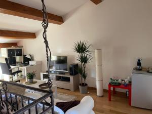 a living room with a swing in a room at Chambre La Soleïade in Six-Fours-les-Plages