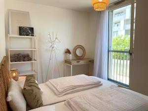 Postel nebo postele na pokoji v ubytování Urban Oasis: Stylische Wohnung