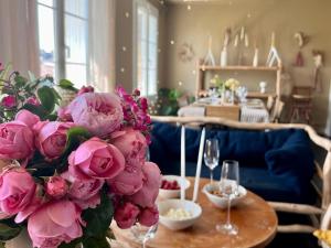 Nápoje v ubytovaní Le French Caen Caen Loft Plein de Charme au cœur de Caen pouvant accueillir 8 personnes