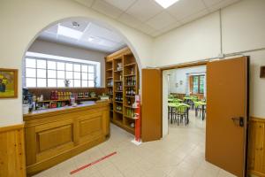 a room with an archway and a dining room at Casa PerFerie “PASTOR ANGELICUS” in La Verna +13 photos