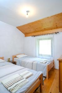 a room with two beds and a window at Kuća Poljanice in Visoko
