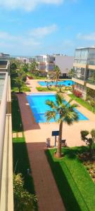 Výhled na bazén z ubytování Sidi Rahal Bleu Beach nebo okolí