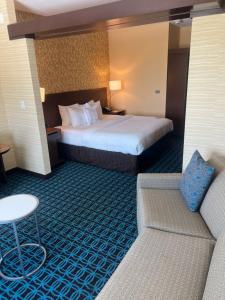 Postel nebo postele na pokoji v ubytování Fairfield Inn & Suites by Marriott Austin Buda