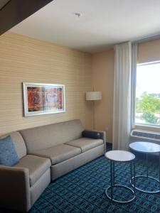 Posezení v ubytování Fairfield Inn & Suites by Marriott Austin Buda