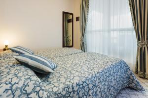 Кровать или кровати в номере Aparthotel Holiday