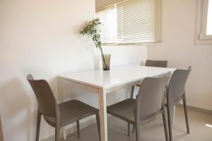 Φωτογραφία από το άλμπουμ του Two Bedrooms with Balcony Port & Beach TLV στο Τελ Αβίβ