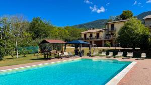 The swimming pool at or close to La Sorgente Del Subasio ASSISI