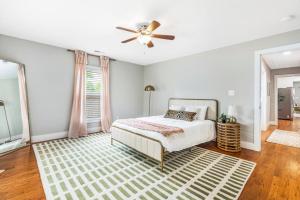 صورة لـ Bright + New - Fire Pit - Hammock - 3 bd في رالي