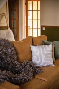 Mynd úr myndasafni af 4-bed Cotswold getaway with hot tub & gaming room í Churchdown