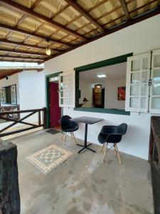 a room with two chairs and a table at Recanto Serra do Trovão in Ouro Preto