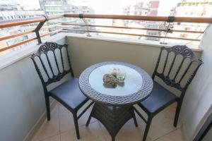 Μπαλκόνι ή βεράντα στο Staycation, City Center Apartment with balcony +3 φωτογραφίες