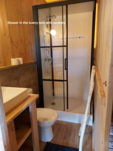 Glamping Essenhof的一间浴室