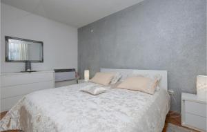 Postel nebo postele na pokoji v ubytování Holiday Home Prolozac Donji Ix