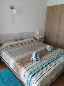 Łóżko lub łóżka w pokoju w obiekcie CASA DA CALIFORNIA SESIMBRA