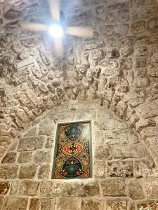 a ceiling with a window in a stone wall at Hebi house in ‘Akko