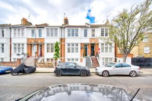 Το κτήριο όπου στεγάζεται  το διαμέρισμα