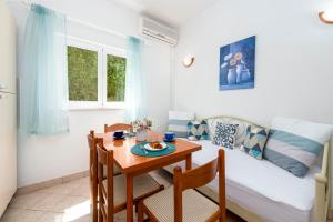 Posedenie v ubytovaní Apartments Mirjana Mljet