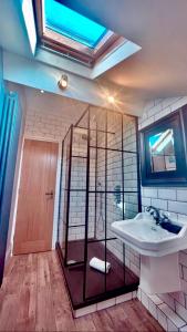a bathroom with a sink and a mirror at High Street Apartment in Windermere