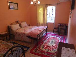 a bedroom with two beds and a window at Maison Touria in Ouzoud