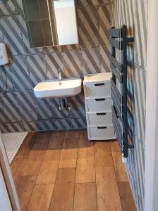 Fotografie z fotogalerie ubytování DOG FRIENDLY little bungalow with patio & private driveway v destinaci Kessingland