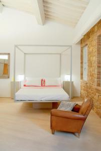 A bed or beds in a room at La Bandita Townhouse