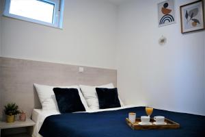 Łóżko lub łóżka w pokoju w obiekcie Villa Nana Pag