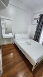 Postel nebo postele na pokoji v ubytování 2BR NORTHPOINT CONDO FREE Airport Pick Up for 3 nights stay or more