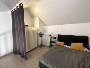 Posteľ alebo postele v izbe v ubytovaní Studio mezzanine proche mer avec balcon - FR-1-197-558