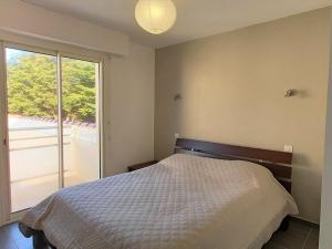 Posteľ alebo postele v izbe v ubytovaní Appartement NEUF 1 chambre, 4 pers, 350m plage Saint Jean de Monts, calme, forêt, commerces à proximité - FR-1-323-268