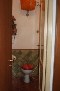 Ένα μπάνιο στο The Dolphins Guest House