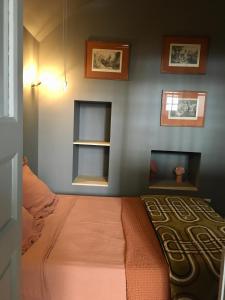 Posteľ alebo postele v izbe v ubytovaní Lucas II Appartement 35 m2 Hôtel Particulier XVII ieme siècle Centre Historique Clermont-Ferrand cathédrale
