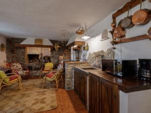 A kitchen or kitchenette at Villa near Montecchio Vespoli with Pool