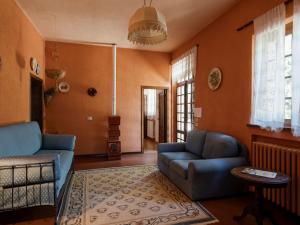 A seating area at Villa near Montecchio Vespoli with Pool