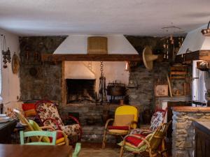 A seating area at Villa near Montecchio Vespoli with Pool