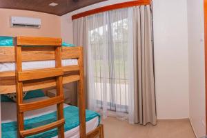 Postel nebo postele na pokoji v ubytování Villa Aurora with Jacuzzi in La Fortuna + 15 fotografií