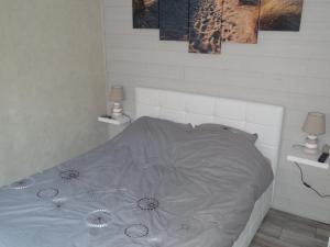 Postel nebo postele na pokoji v ubytování Appartement Fouras, 4 pièces, 4 personnes - FR-1-709-36