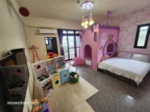 Rúm í herbergi á Cute ohpa BnB